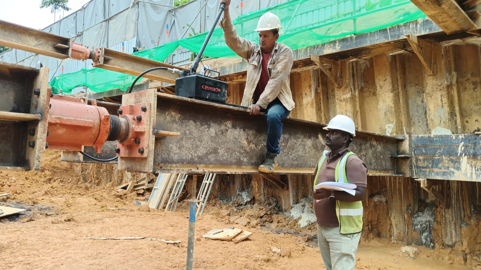 Hydraulic Jack & Pre Loading 03