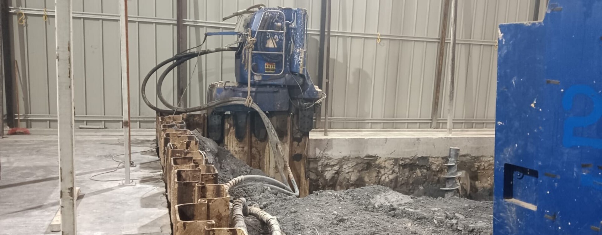 indoor sheetpile installation with low head room. (1)